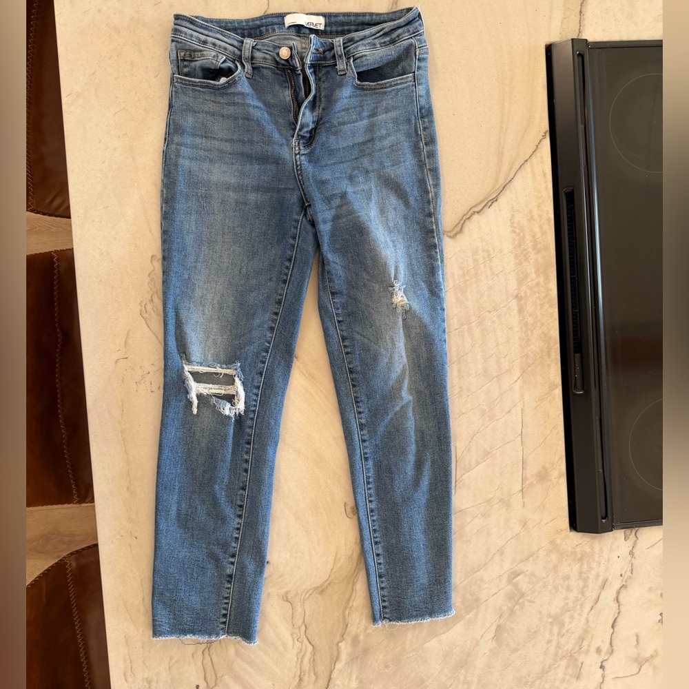 Distressed Women's Cropped Jeans